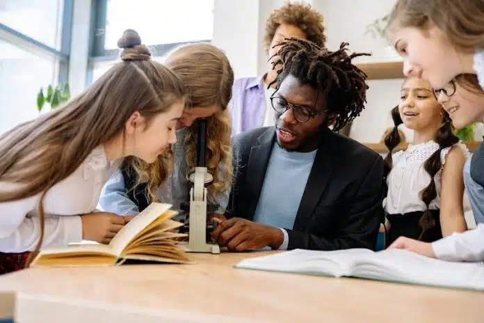 Les étapes pour devenir éducateur spécialisé : tout ce que vous devez savoir